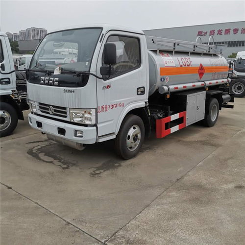 東風流動加油車與5噸油罐車 濮陽上戶服務全解析，助力攪拌車高效運營